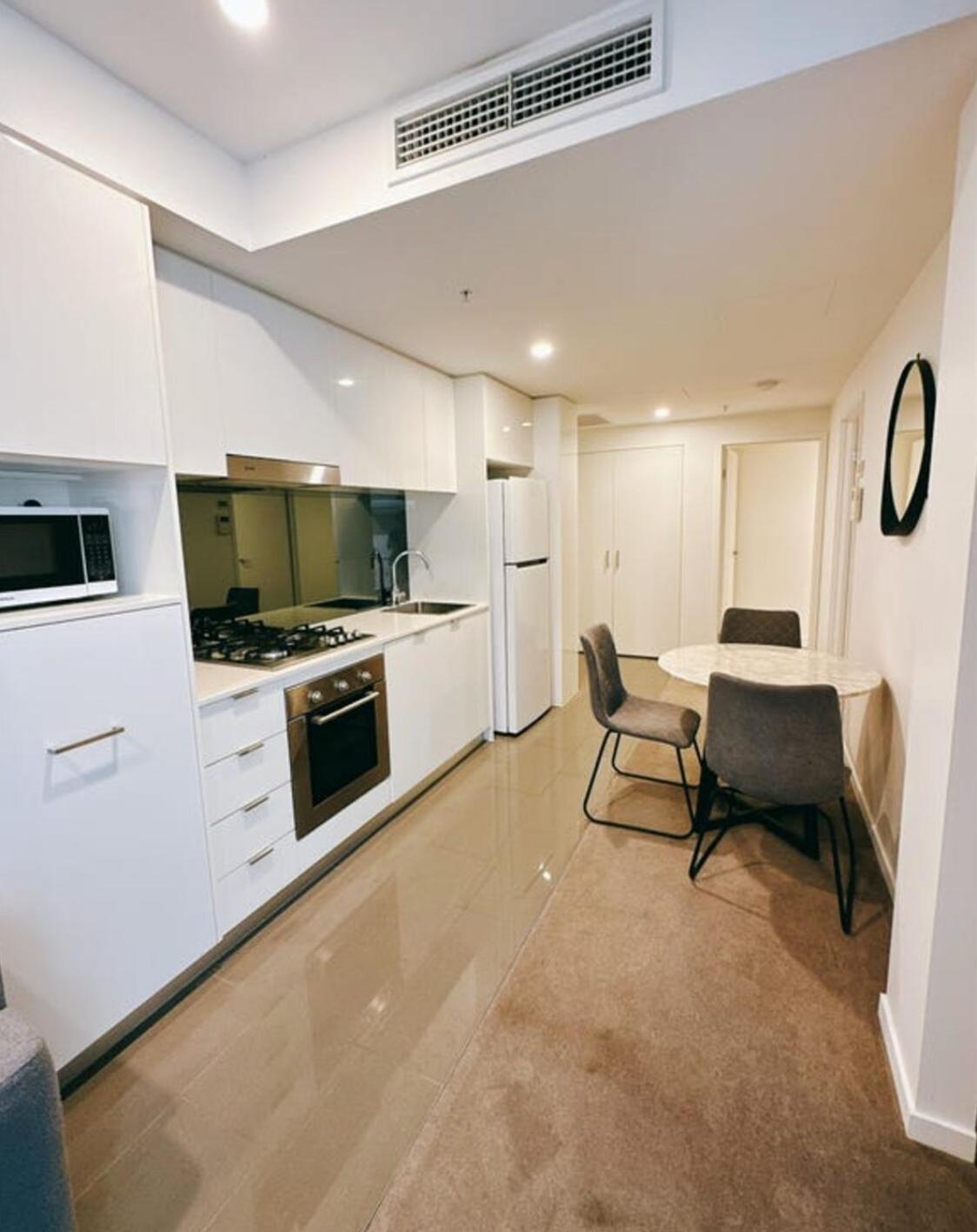 Eve - South Bank Location, Free Carpark, Privately Hosted *